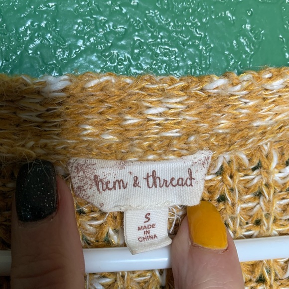 Yellow sweater - Picture 2 of 6